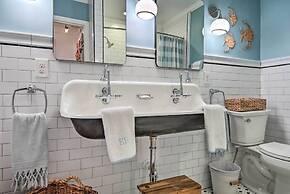 Stunning Charlotte Home: Private Pool!