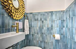 Stunning Charlotte Home: Private Pool!