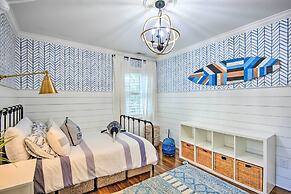 Stunning Charlotte Home: Private Pool!