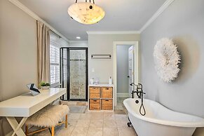 Stunning Charlotte Home: Private Pool!