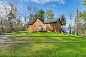 Waterfront Davis Pond Cabin w/ Dock + Kayaks!