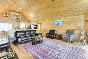 Waterfront Davis Pond Cabin w/ Dock + Kayaks!