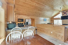 Waterfront Davis Pond Cabin w/ Dock + Kayaks!