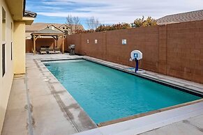 Utah Retreat w/ Heated Pool, Grill & Fire Pit!