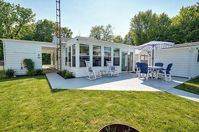 Waterfront Lakeview Cottage w/ Dock & Lift!