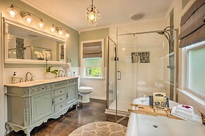 The Old Mccullough Home w/ Rooftop Deck, View