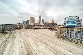 Waterfront Cleveland Apt ~ 1 Mi to Downtown