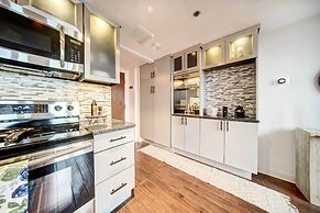 Waterfront Cleveland Apt ~ 1 Mi to Downtown