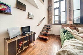 Waterfront Cleveland Apt ~ 1 Mi to Downtown