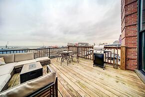 Waterfront Cleveland Apt ~ 1 Mi to Downtown