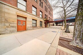 Waterfront Cleveland Apt ~ 1 Mi to Downtown