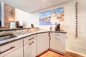 Waterfront Cleveland Apt ~ 1 Mi to Downtown