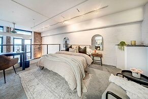 Waterfront Cleveland Apt ~ 1 Mi to Downtown