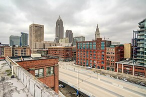 Waterfront Cleveland Apt ~ 1 Mi to Downtown
