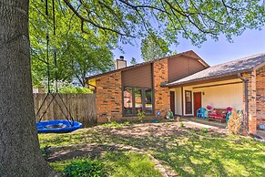 Family-friendly Broken Arrow Retreat w/ Yard!