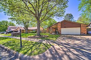 Family-friendly Broken Arrow Retreat w/ Yard!