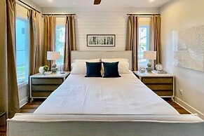 Luxe Lakefront Getaway w/ Porch + Water View!