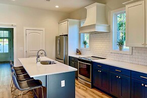 Luxe Lakefront Getaway w/ Porch + Water View!