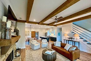 Luxe Lakefront Getaway w/ Porch + Water View!