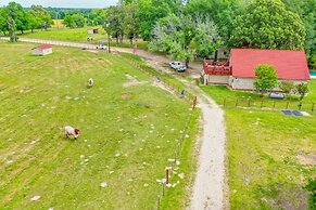 Dog-friendly Wills Point Home w/ Grill on 10 Acres