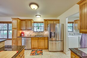 Dog-friendly Wills Point Home w/ Grill on 10 Acres