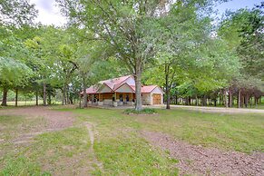 Dog-friendly Wills Point Home w/ Grill on 10 Acres