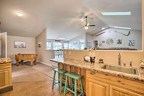 The Farmhouse at Grand Valley Getaway w/ Alpacas!