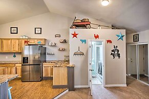 The Farmhouse at Grand Valley Getaway w/ Alpacas!