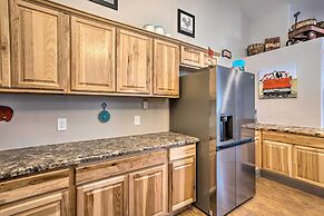 The Farmhouse at Grand Valley Getaway w/ Alpacas!