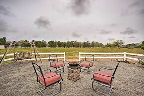 The Farmhouse at Grand Valley Getaway w/ Alpacas!