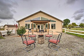 The Farmhouse at Grand Valley Getaway w/ Alpacas!