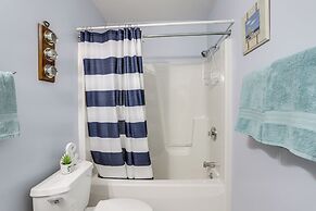 Family-friendly Port Clinton Home w/ Private Deck