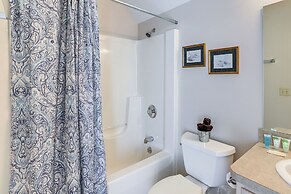 Family-friendly Port Clinton Home w/ Private Deck