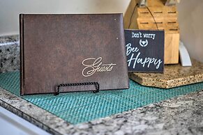 Akron Apartment w/ Balcony - Hunting Nearby!