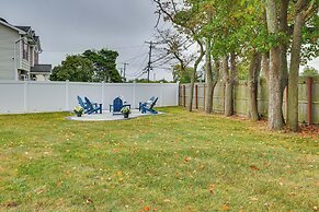 Bay Shore Vacation Rental ~ 7 Mi to the Beach