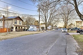 Bay Shore Vacation Rental ~ 7 Mi to the Beach