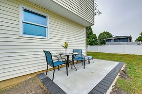 Bay Shore Vacation Rental ~ 7 Mi to the Beach