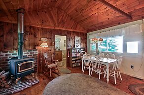 Bayfront Hancock Cottage w/ Beach Access & Views!