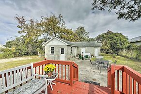 Charming Beaufort Getaway: Walk to the Waterfront!