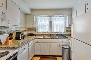 Charming Beaufort Getaway: Walk to the Waterfront!