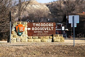 'badlands Suite' < 1 Mi to Teddy Roosevelt Park!