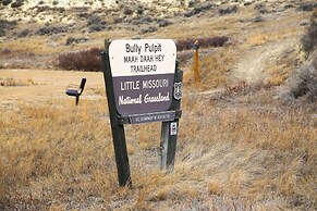 'badlands Suite' < 1 Mi to Teddy Roosevelt Park!