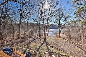 Cozy Beaver Lake Cabin w/ Waterfront View & Kayaks