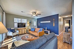 Cozy Beaver Lake Cabin w/ Waterfront View & Kayaks