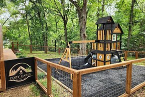 Cozy Beaver Lake Cabin w/ Waterfront View & Kayaks