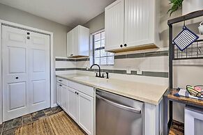 Cozy Beaver Lake Cabin w/ Waterfront View & Kayaks