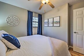 Cozy Beaver Lake Cabin w/ Waterfront View & Kayaks