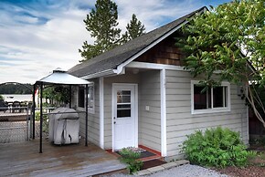 Charming Lakefront Cabin w/ Deck & Fire Pit!