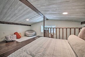 Contemporary Cabin w/ Mountain Views & Deck