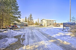Contemporary Cabin w/ Mountain Views & Deck